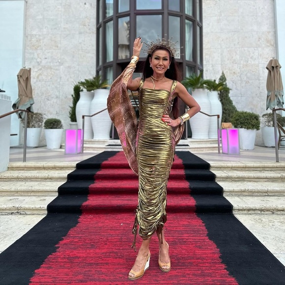 New Mimi Midi Dress in Gold
Bronx and Banco - Picture 6 of 11